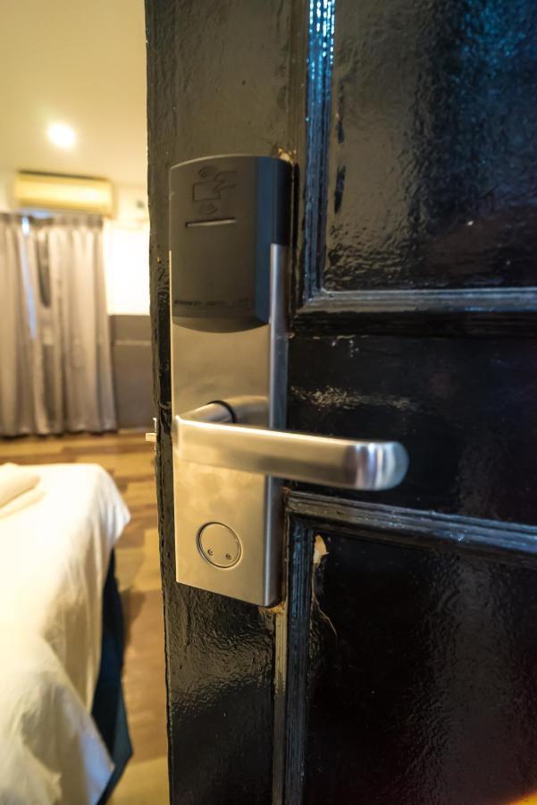 V Hotel Johor Bahru Buitenkant foto