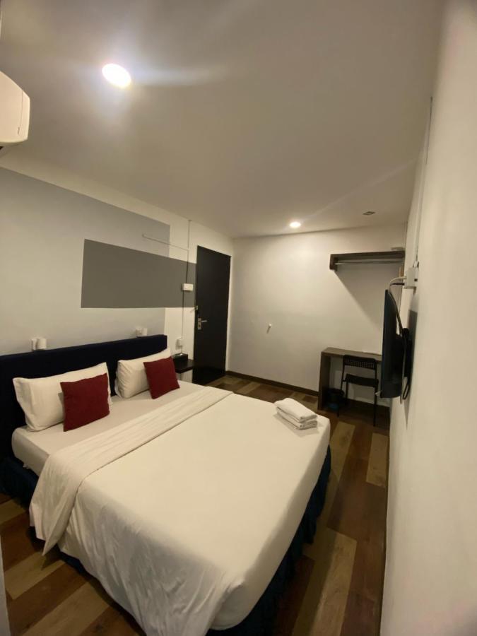 V Hotel Johor Bahru Buitenkant foto