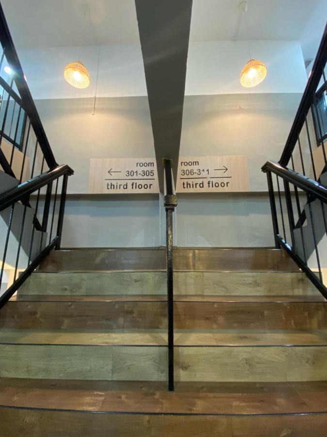 V Hotel Johor Bahru Buitenkant foto