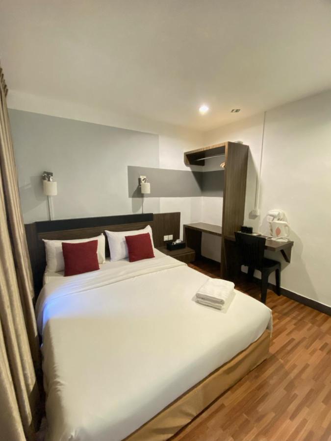 V Hotel Johor Bahru Buitenkant foto