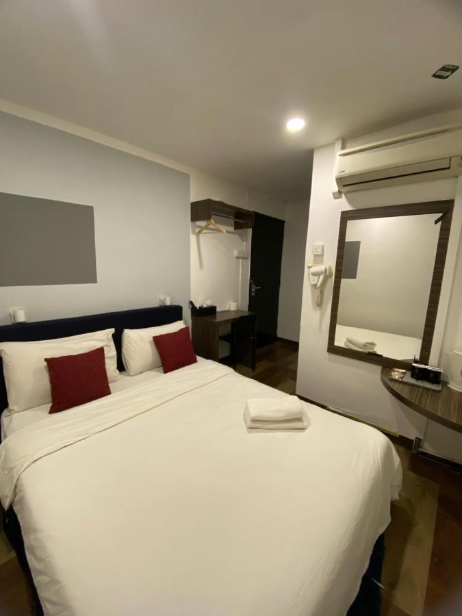 V Hotel Johor Bahru Buitenkant foto