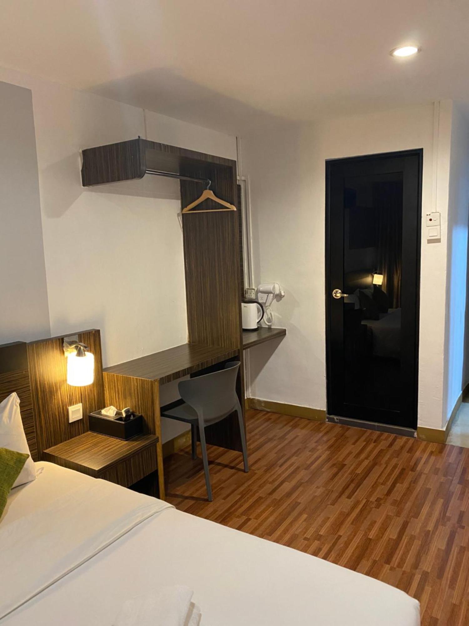 V Hotel Johor Bahru Buitenkant foto