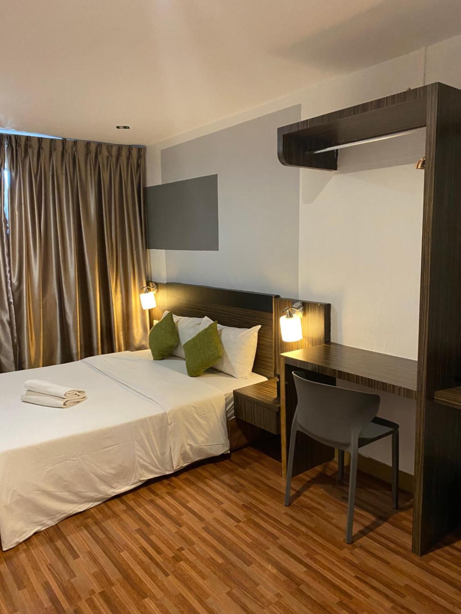 V Hotel Johor Bahru Buitenkant foto
