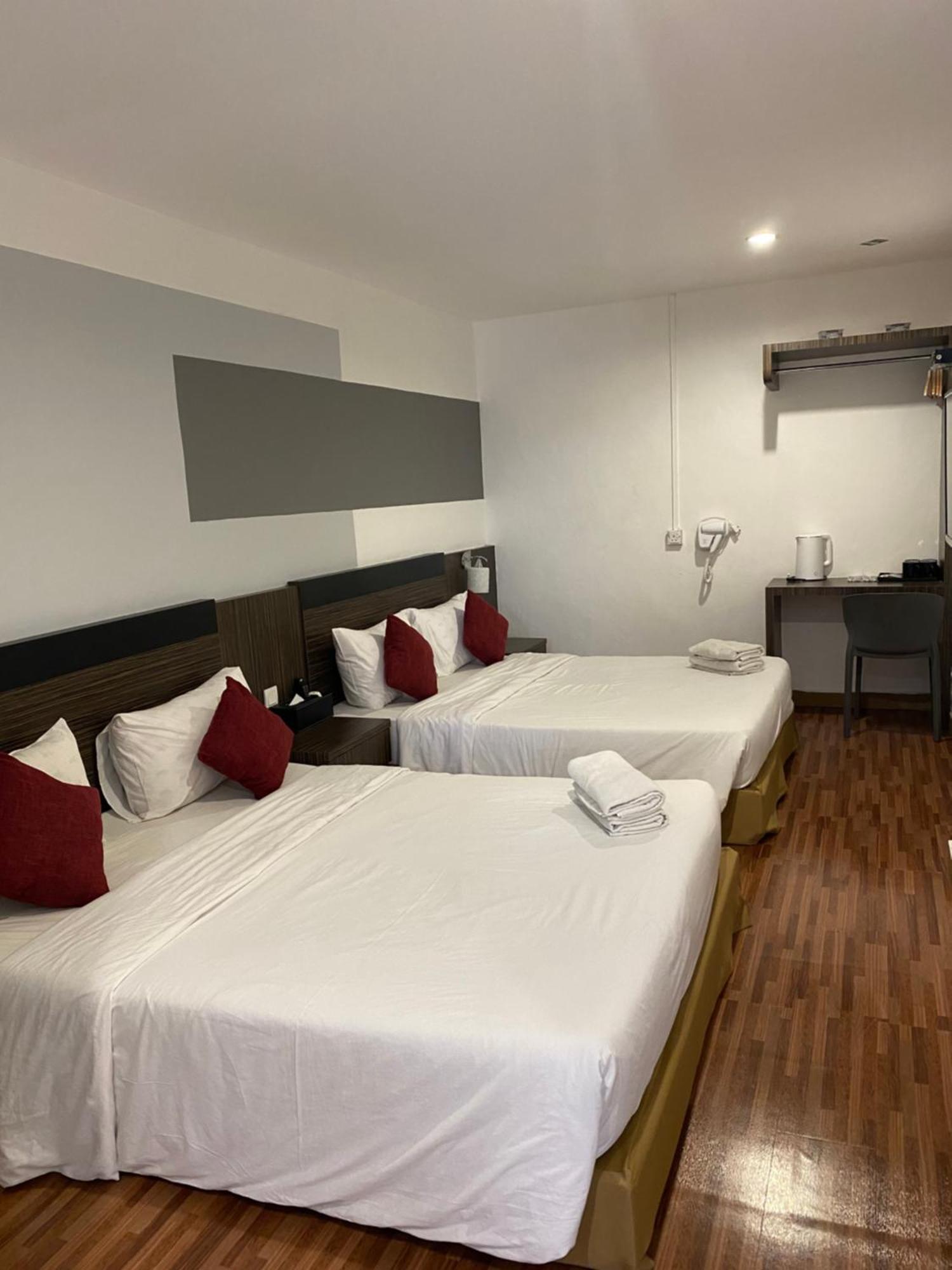 V Hotel Johor Bahru Buitenkant foto