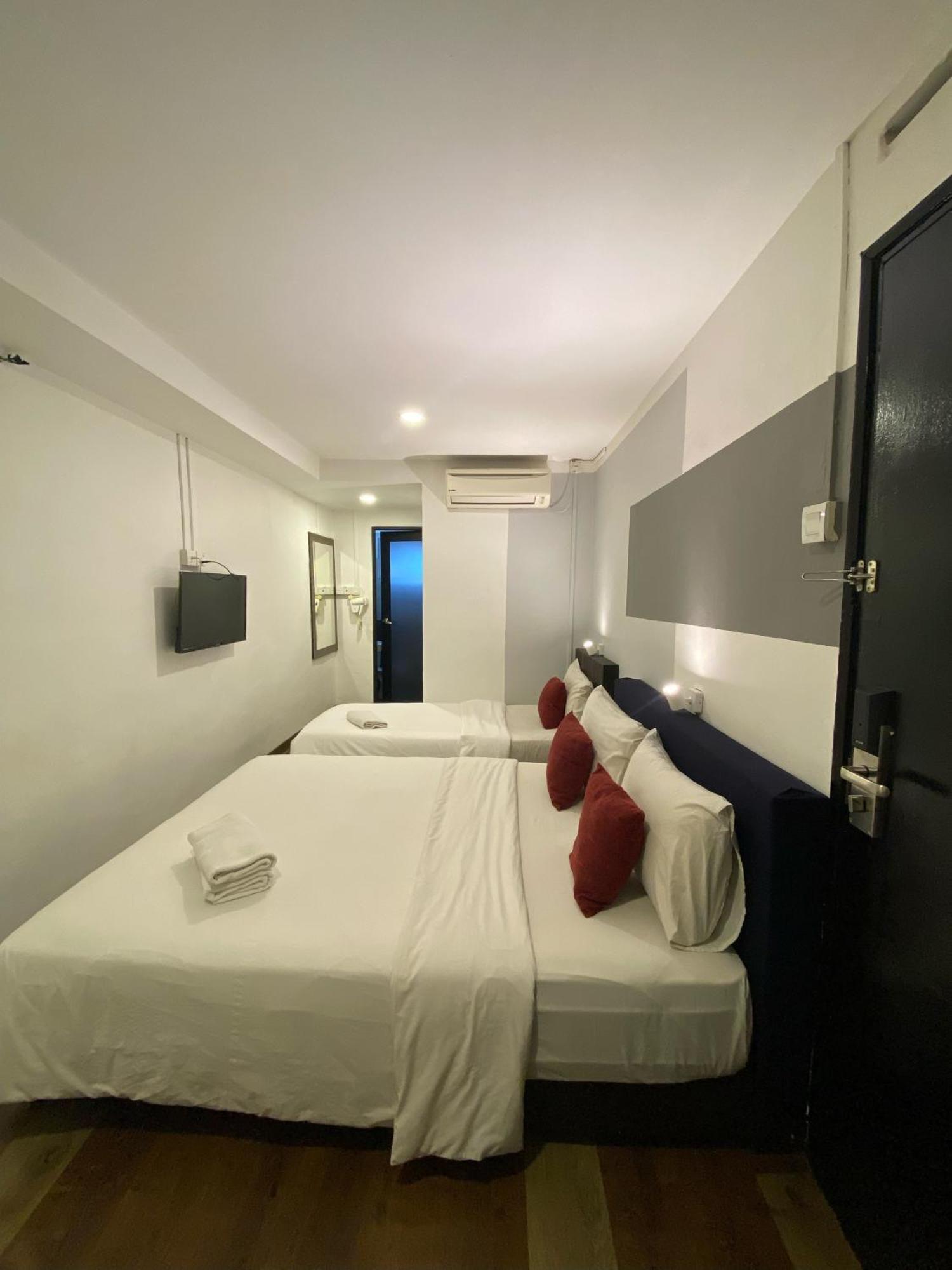 V Hotel Johor Bahru Buitenkant foto