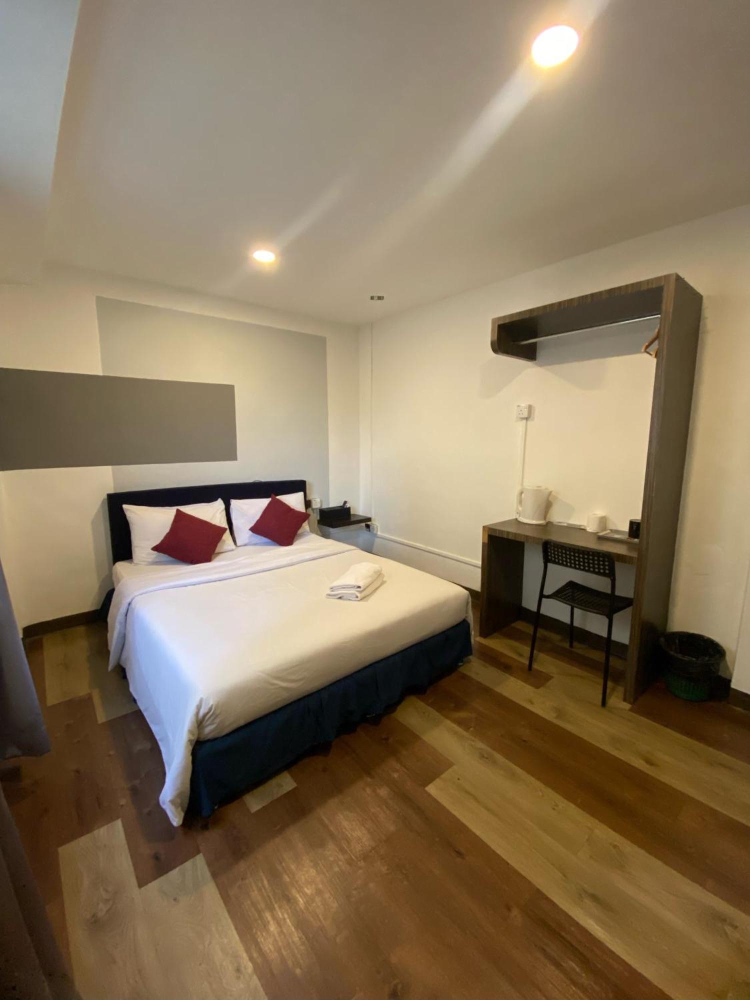 V Hotel Johor Bahru Buitenkant foto